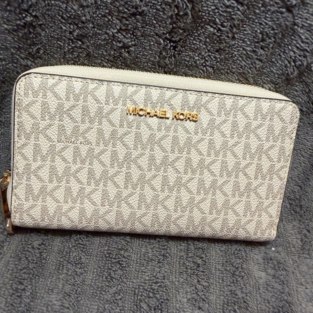 Michael Kors Jet Set Travel Large Logo Continental Wallet in vanilla-NEW